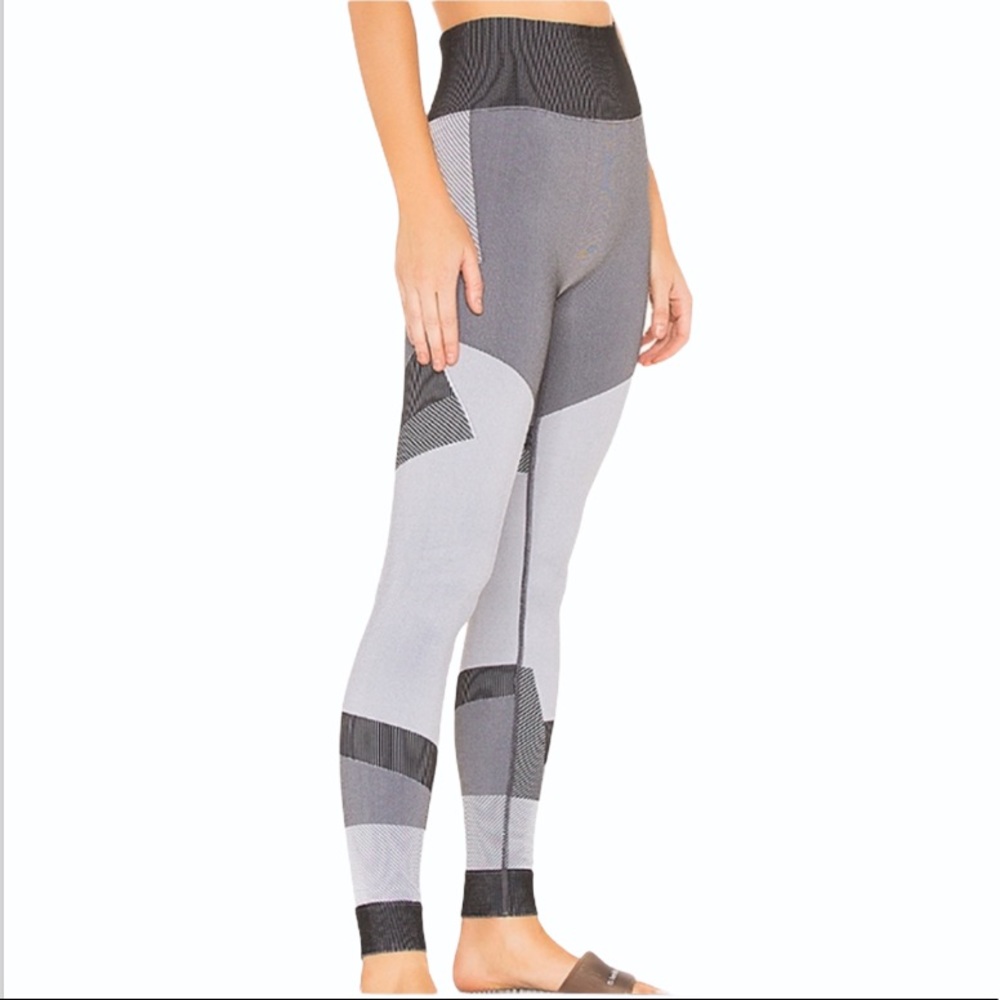 Alala Revolve Score Seamless Panel Leggings SZ M EUC